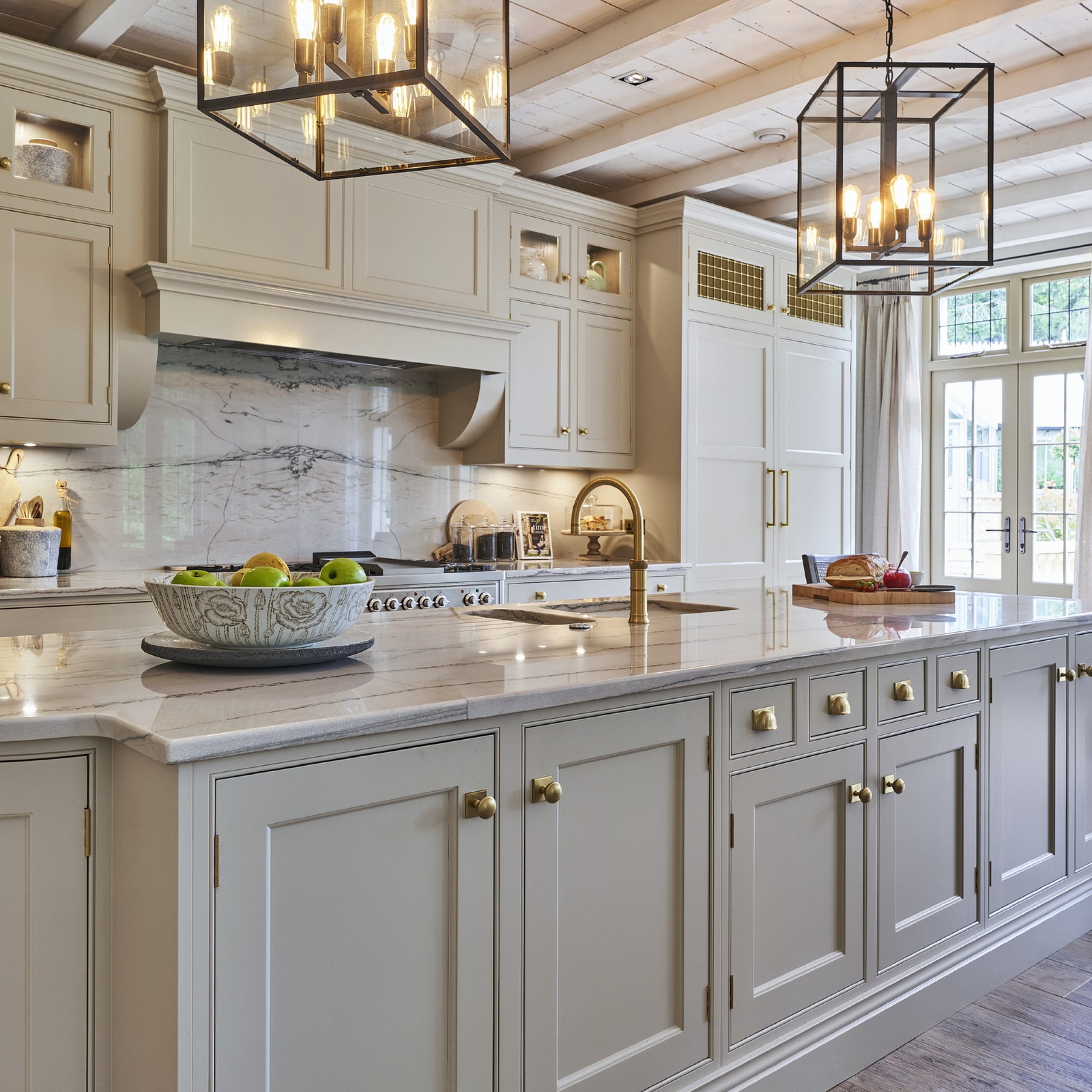 Hillingdon - Traditional Kitchen